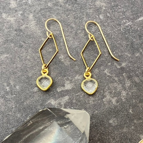 Brass Diamond-shaped earrings with Clear Quartz