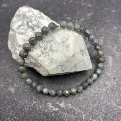 Labradorite Crystal Stretch Bracelet